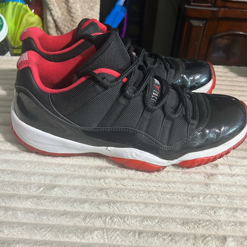 Air Jordan 11 Retro Low Bred men size 11.5